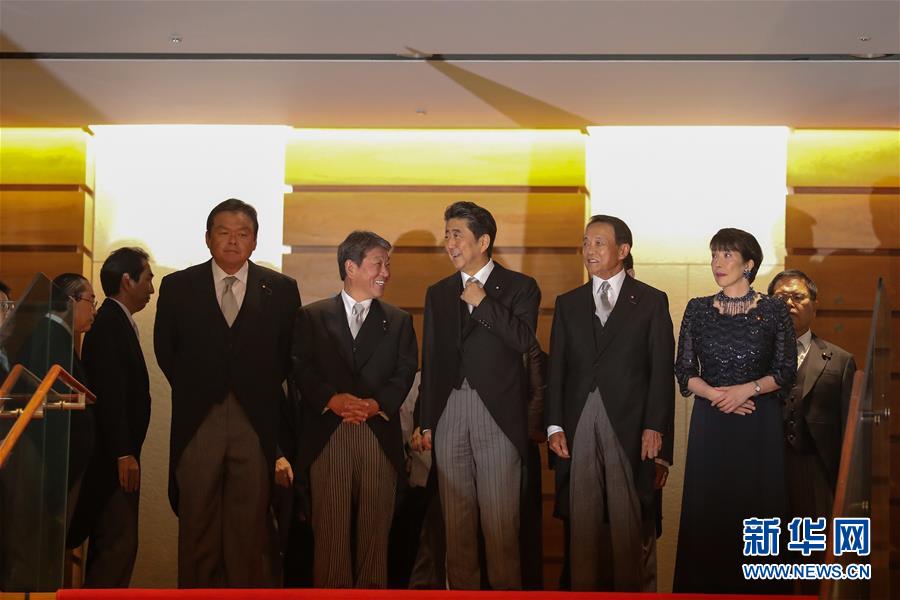 「新华网」安倍改组内阁为修宪布阵(组图)