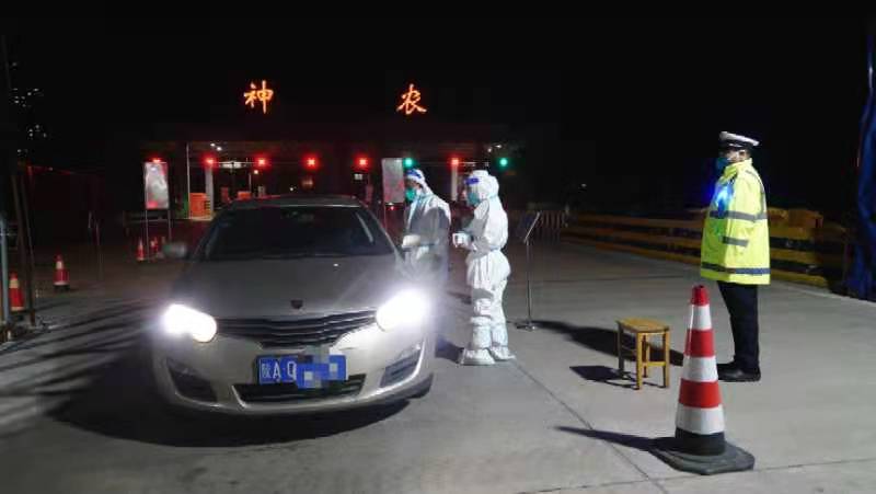 宝鸡渭滨区:防疫一线显担当 筑牢卡口守“渭”您_fororder_微信图片_20221101144603