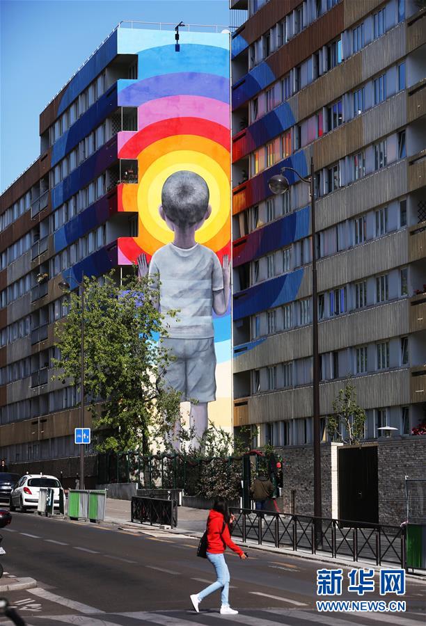 「新华网」巴黎：城中画 画中城