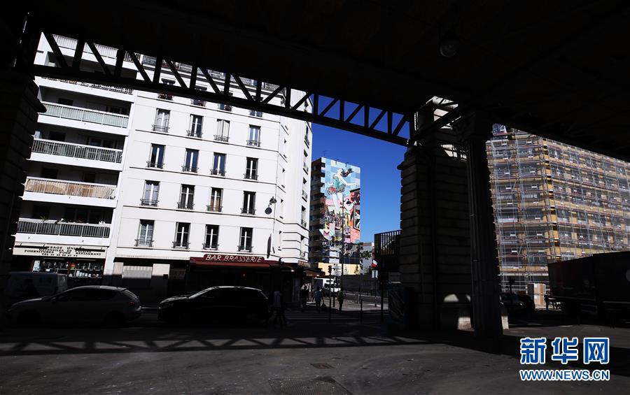 「新华网」巴黎：城中画 画中城