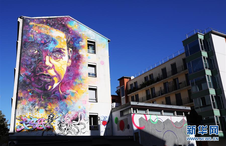 「新华网」巴黎：城中画 画中城