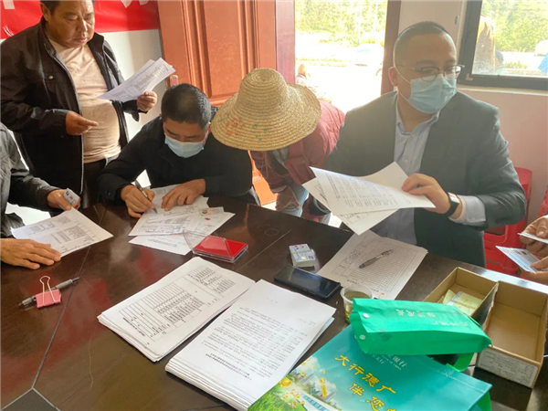 荆门东宝仙居乡:“一站式”更换社保卡 “零距离”服务暖民心_fororder_图片1