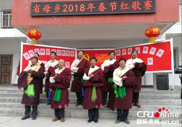 图片默认标题_fororder_老党员们齐声高歌祝福祖国