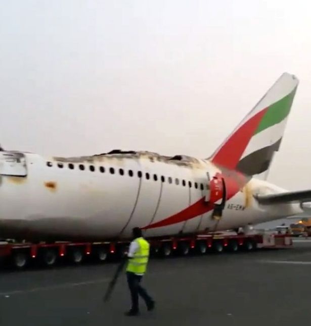8月3日一架从印度飞往迪拜的波音777-300er在降落时突发事故,在