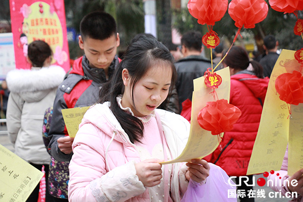 图片默认标题_fororder_参加游园活动现场-(2)