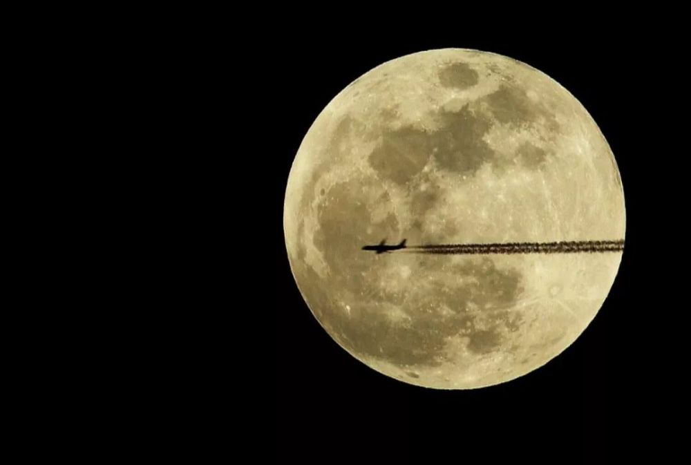 【新华社】今日中秋 | 小时不识月，惟愿终皎洁