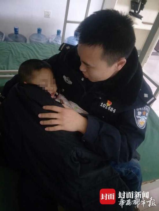 5岁小孩因家人闹矛盾无人照顾 被亲奶奶绑在树上