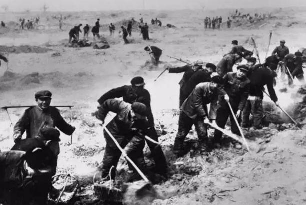 #新疆日报#【70年·新疆民生变奏曲】新疆农耕变奏曲：从“万