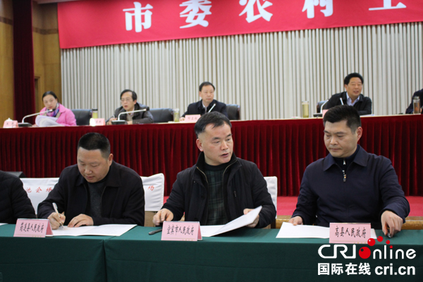 图片默认标题_fororder_签订目标责任书--摄影张勇