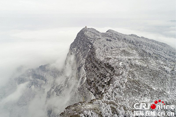 图片默认标题_fororder_峨眉山顶披银装（峨眉山旅游公司-供图）