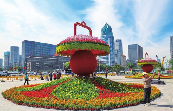 Taiyuan Sets Festive Mood for National Day holiday_fororder_11-1