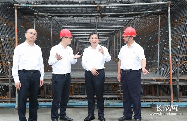 王东峰在雄安新区走访慰问基层群众和建设者