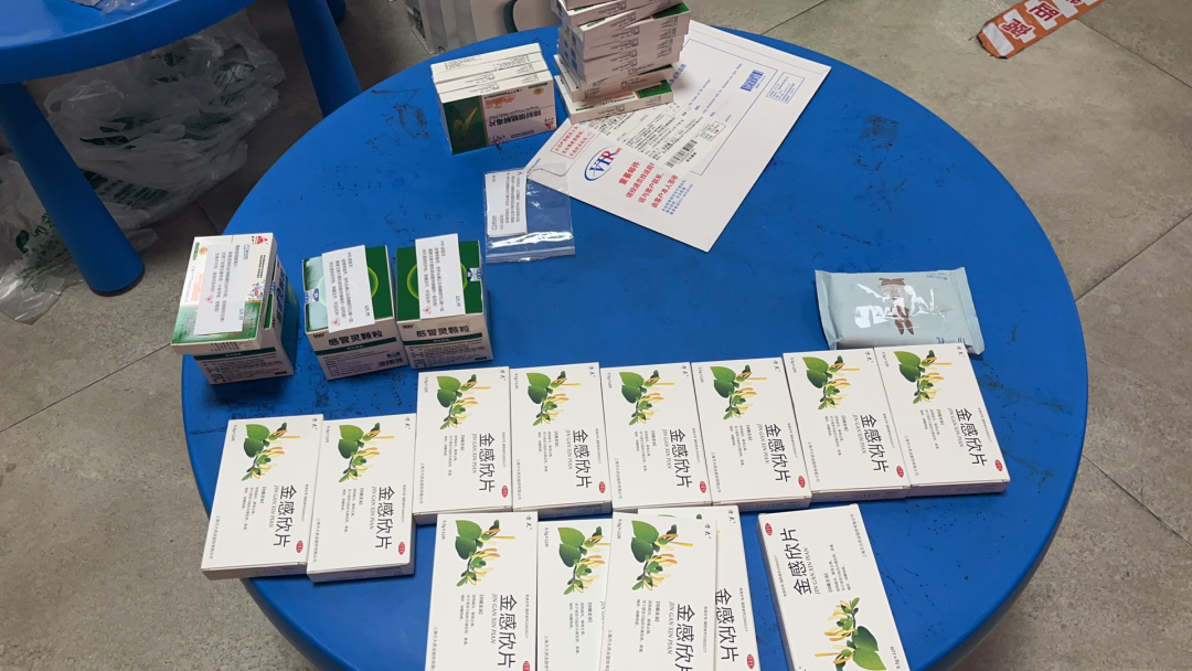 (转载)邻里互助 共克时艰① | 大多数人在“囤药” 成都这个社区居民却在“捐药”