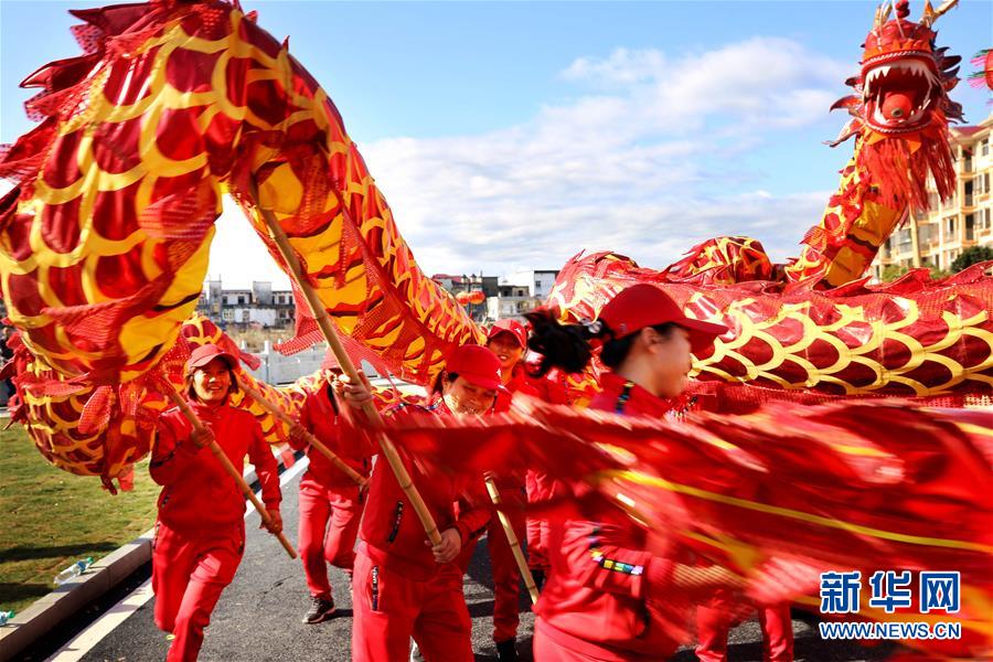 各地举行民俗活动欢天喜地迎元宵(组图)