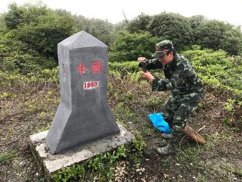 「新华每日电讯」这些“不配枪的战士”续写“1号界碑”故事