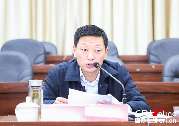 图片默认标题_fororder_2大安区委副书记、区长杨斌主持会议并作通报