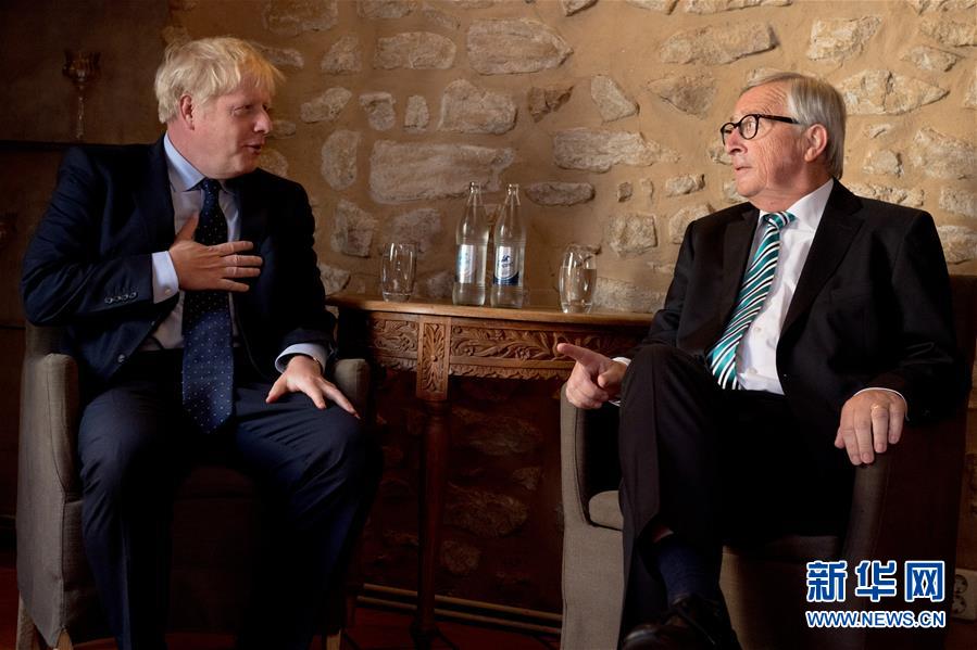 「新华网」英国首相与欧盟委员会主席举行“脱欧”会谈