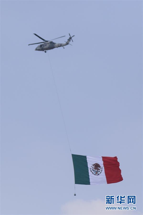 [新华网]墨西哥举行阅兵庆祝独立日