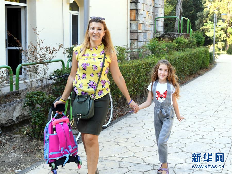 新华网■阿尔巴尼亚开始新学年