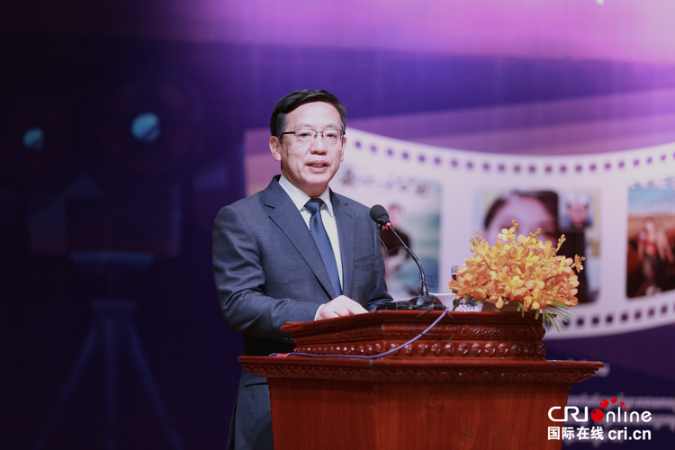 露天电影院——中柬优秀电影巡映活动在柬启动_fororder_image003