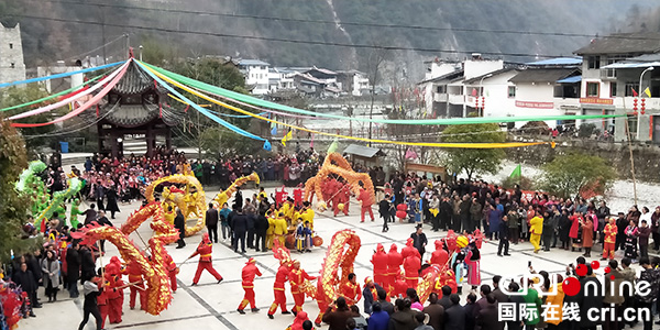 图片默认标题_fororder_群龙闹元宵-李杨摄