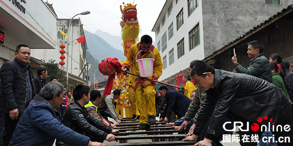 图片默认标题_fororder_老龙吃水-李杨摄