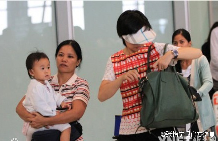 张怡宁女儿曝光 长相似妈妈冷漠脸超可爱(组图)