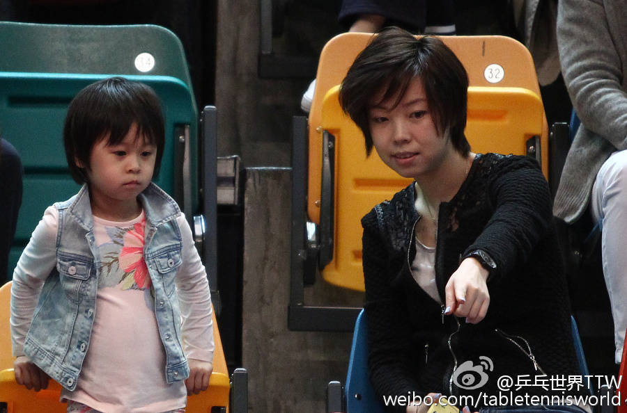 张怡宁女儿曝光 长相似妈妈冷漠脸超可爱(组图)
