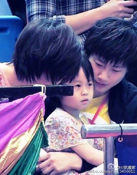 张怡宁女儿曝光 长相似妈妈冷漠脸超可爱(组图)
