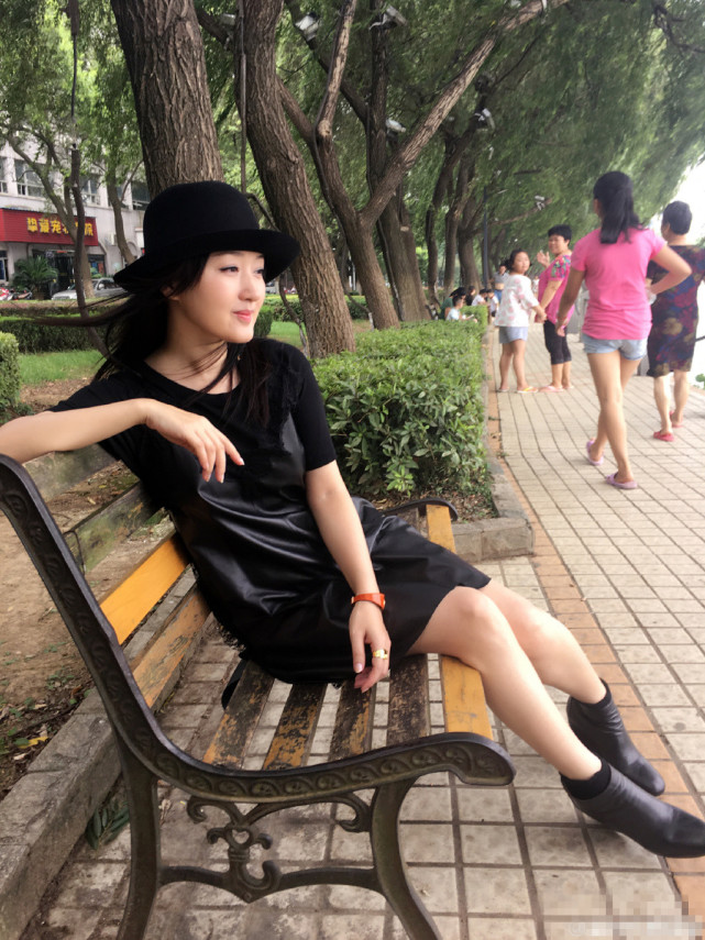 杨钰莹许晴 快50了仍单身活得像少女！
