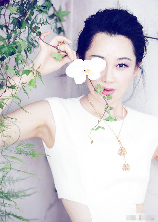杨钰莹许晴 快50了仍单身活得像少女！