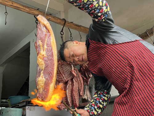 (转载)泸州纳溪区上马镇:大雪腌肉 腌出浓浓年味