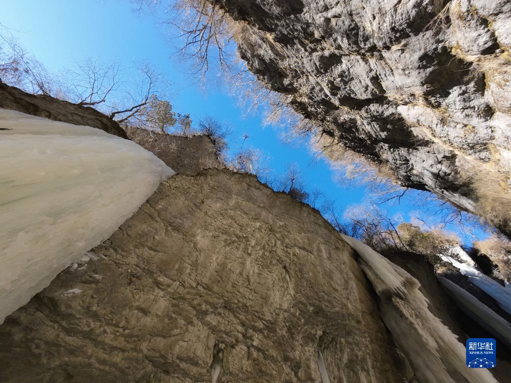 甘肃宕昌:赏冰玩雪冬游“热” 甘肃宕昌:赏冰玩雪冬游“热”