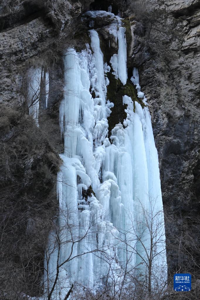 甘肃宕昌:赏冰玩雪冬游“热” 甘肃宕昌:赏冰玩雪冬游“热”