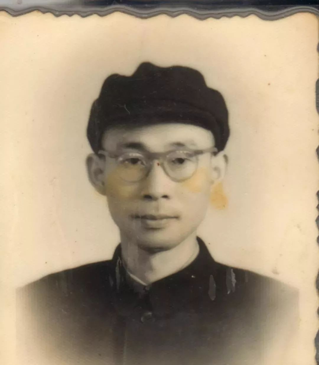 #新华每日电讯#“背心院士”高伯龙：穿着5块钱的背心，干着上亿