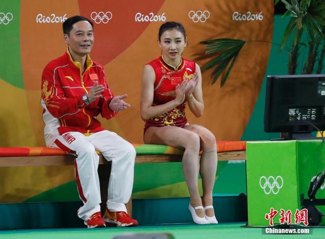 何雯娜蹦床仅获第四遗憾洒泪 微博宣布退役