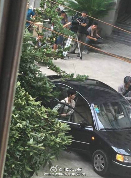 《缉凶者》片场照曝光 邓超刘诗诗造型颠覆(组