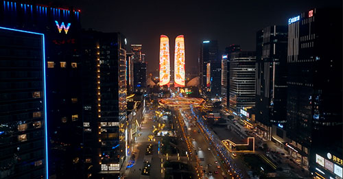 “梦想之光·千灯之城”亮相成都双子塔 邀您来观自贡灯过中国年_fororder_1现场图片(供图-自贡市委宣传部)