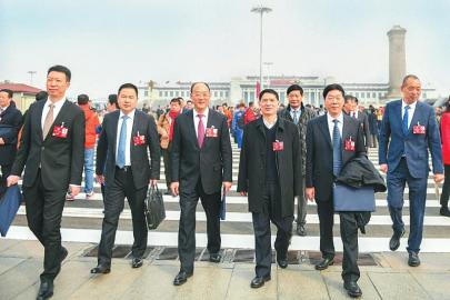（焦点图，移动端焦点图）住川全国政协委员步入人民大会堂