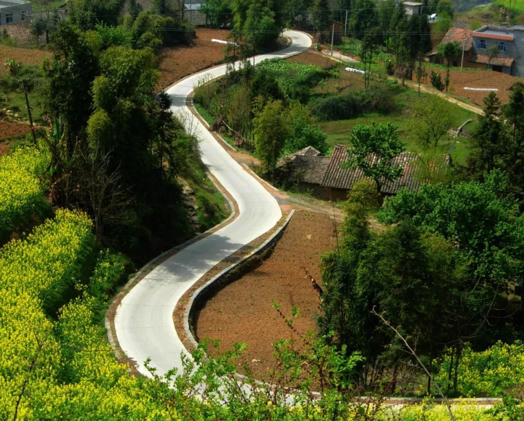 【经济日报】经济日报重磅推出：“共和国的故事·筑路记”