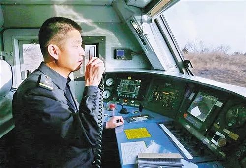 【经济日报】经济日报重磅推出：“共和国的故事·筑路记”