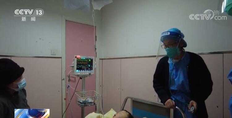 医护人员坚守一线 守护百姓健康