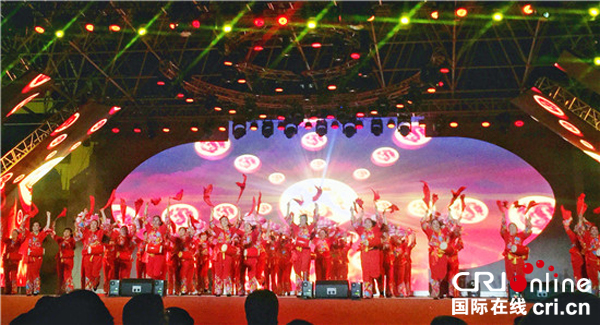 图片默认标题_fororder_2、开场舞《正月十五闹元宵》中拉开了元宵晚会的帷幕