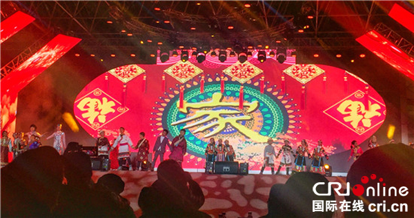 图片默认标题_fororder_7、“九寨春晚”的精彩表演