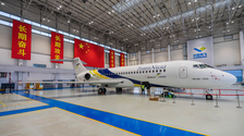 中國商飛交付第100架ARJ21飛機_fororder_f5c31b38ed60acb8964f6013a08abc9d