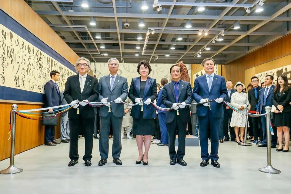 高光时刻——周建萍写韩美林