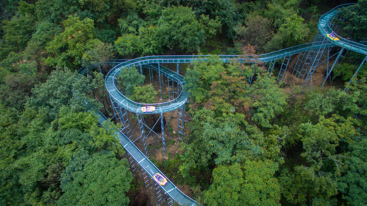 【河南供稿】三门峡空中漂流滑道“开漂”