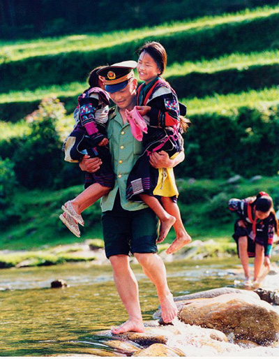 人民网@倾听花开的声音——“春蕾女童”的光阴故事