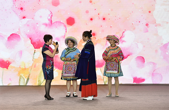 人民网@倾听花开的声音——“春蕾女童”的光阴故事