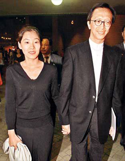 王宝强起诉离婚马蓉能分半亿 美女嫁丑男各有所图